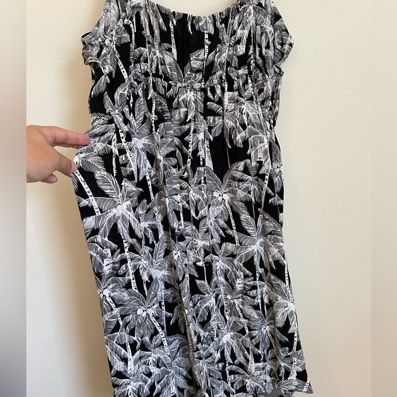 Torrid size 1 black & white palm tree pattern summer dress, mini - Picture 6 of 6